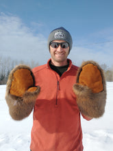 Load image into Gallery viewer, Beaver Fur Mitts - Hand-stitched