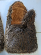 Load image into Gallery viewer, Beaver Fur Mitts - Hand-stitched